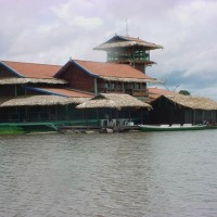 Flotel Piranha Eco Lodge