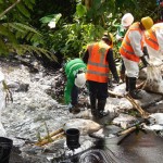 Lecks in Pipeline Perus verseuchen Flüsse des Amazonas-Regenwaldes mit 3.000 Barrel Öl